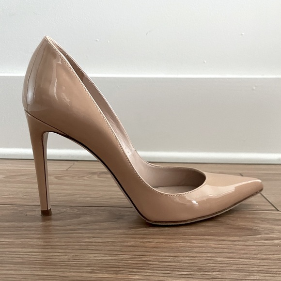 Stuart Weitzman Shoes - EUC stuart weitzman nude patent leather pumps. grip sole & interior heel cushion